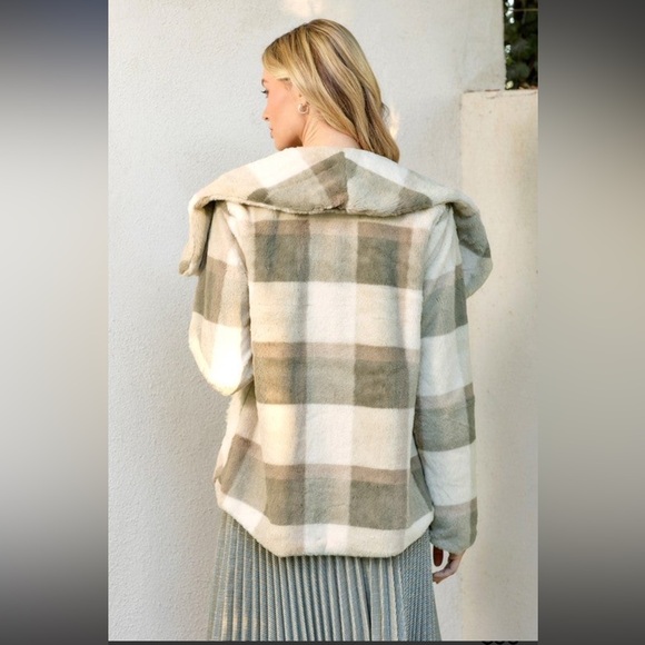 Mystree Faux Fur Jacket in Cream and Tan With Pockets Size Large Neutral - Picture 5 of 11